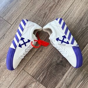 NIB Off-White Arrow Low-Top Canvas Sneakers